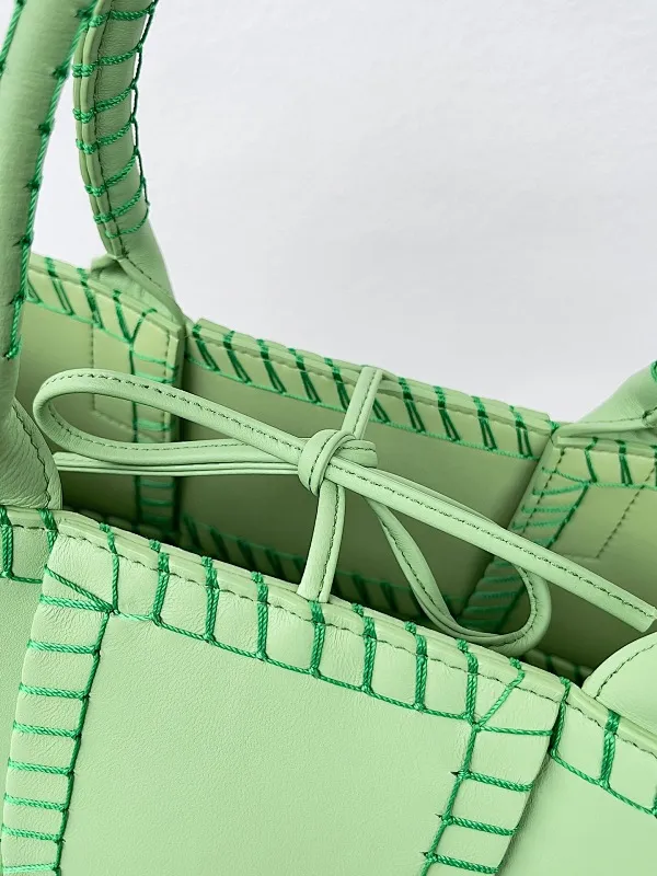 All categories 💚 Authentic bags 💚 BV 2025 new style 𝗕𝗼𝘁𝘁𝗲𝗴𝗮 𝗩𝗲𝗻𝗲𝘁𝗮 Tote bag